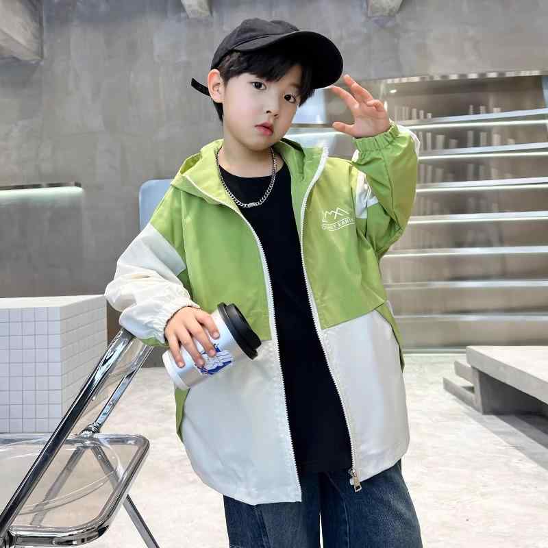 ジャケット 男の子 キッズ ジュニア 春秋 フード付き ウィンドブレーカー マウンテンパーカー ブルゾン アウター 防風 軽量 おしゃれ かっこいい 切り替え ...