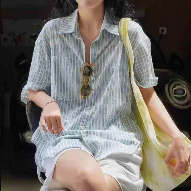 シャツ レディース 韓国風 レトロテイスト ストライプ柄 綿麻素材 半袖 ゆったり オーバーサイズ 細見え 体型カバー 春夏 UVカット 日焼け対策 通気性 涼しい 快適 カジュアル 普段着 ブルー ホワイト ラウンドネック