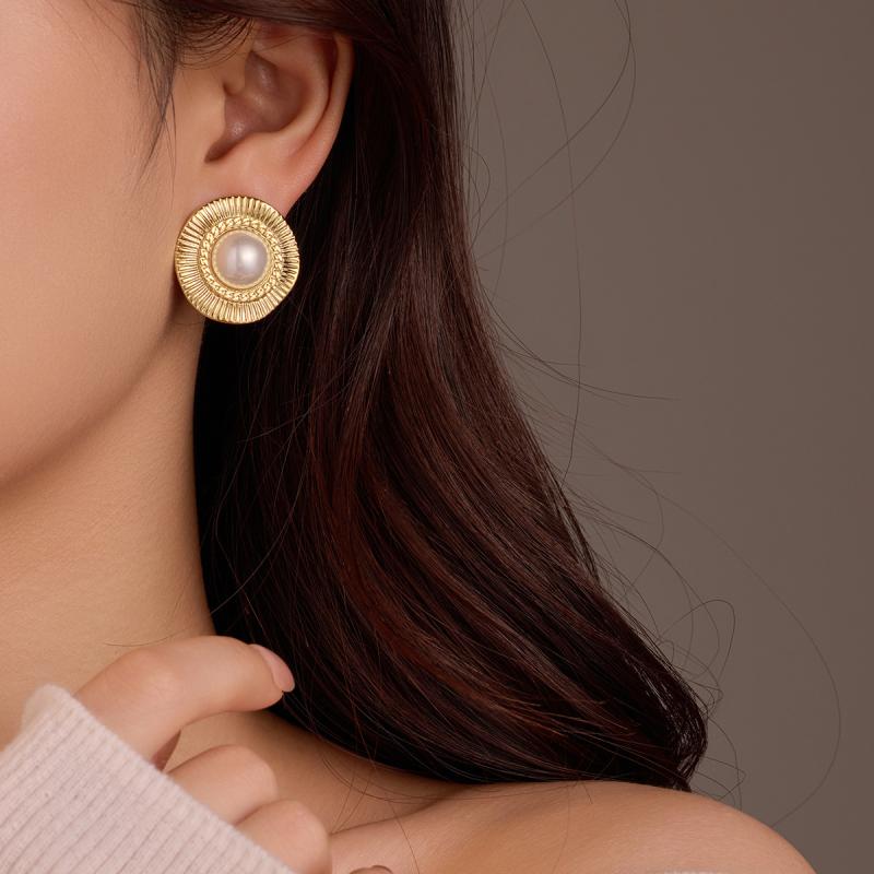 ピアス レディース フレンチレトロ風 ヴィンテージ ラウンド プリーツ パール パール サージカルステンレス 金属アレルギー対応 高級感 上品 個性的なデザイン 耳飾り 普段使い お出かけ