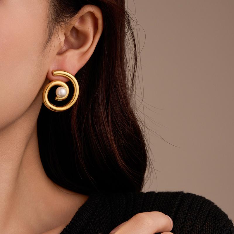 ピアス レディース ステンレス 18金メッキ スパイラル 渦巻き パール デザイン おしゃれ 普段使い オフ..