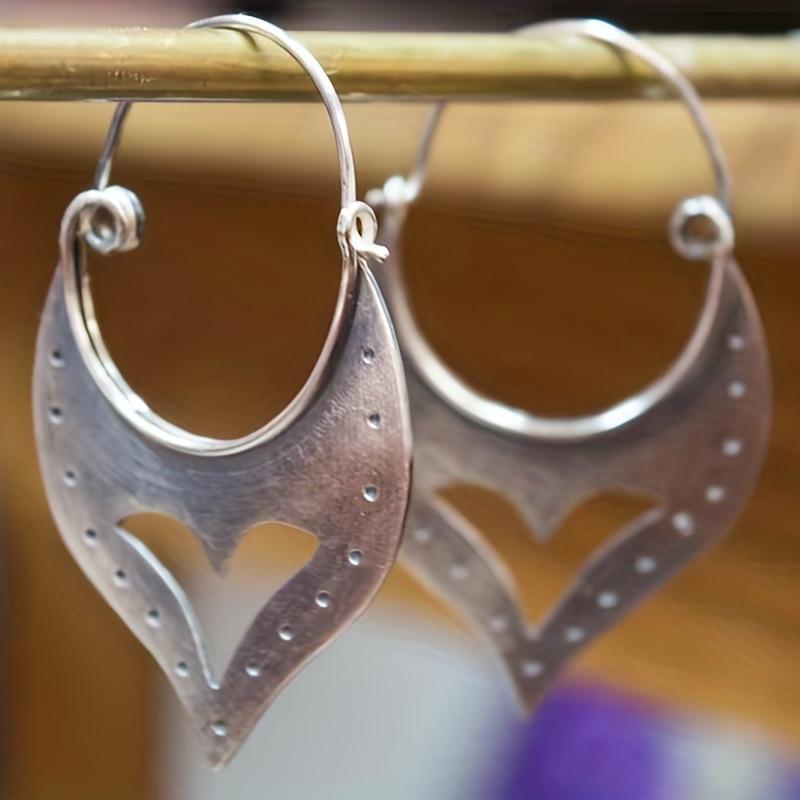 ピアス イヤリング レディース 女性用 大ぶり 個性的 スネークモチーフ 合金製 電気メッキ加工 シルバー ファッション オフィス 通勤 春夏