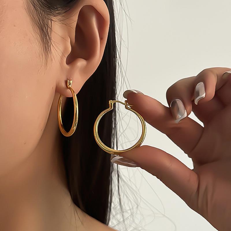 ピアス 大ぶり フープピアス メタルリング ゴールド シルバー シンプル パンクスタイル 光沢感 存在感 ..