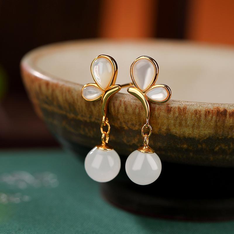 ピアス S925純銀 ゴールドメッキ 和田白玉 丸玉 蝶モチーフ 揺れるデザイン 個性的 上品 エレガント 普段使い カジュアル フォーマル ジュエリー アクセサリー