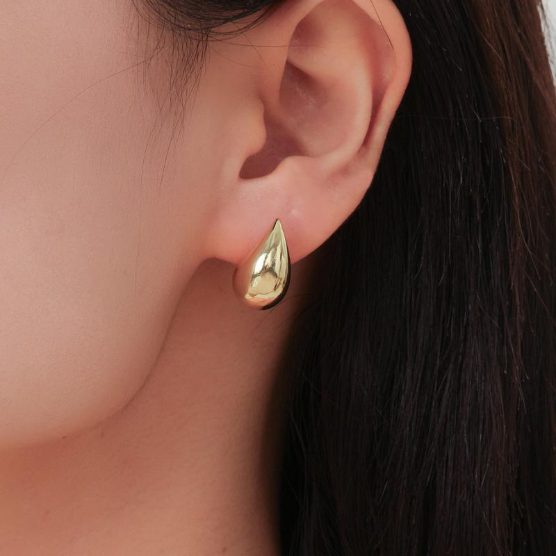 ピアス イヤリング レディース 女性用 銅製 電気メッキ加工 メタル 光沢 ツヤ 立体 雫型 ドロップ 幾何学 高級感 個性的 ユニーク 普段使い カジュアル オフィス フェミニン