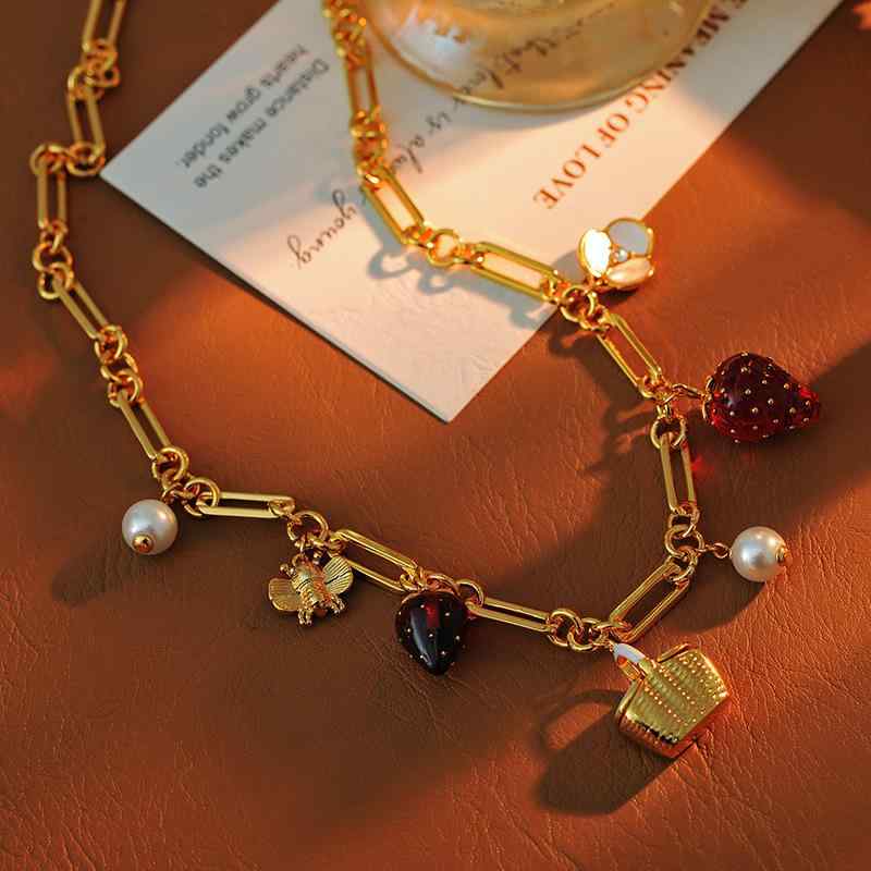 ネックレス レディース 女性用 かわいい フェミニン 田園風 カントリー調 いちご 花 ミツバチ パール ..