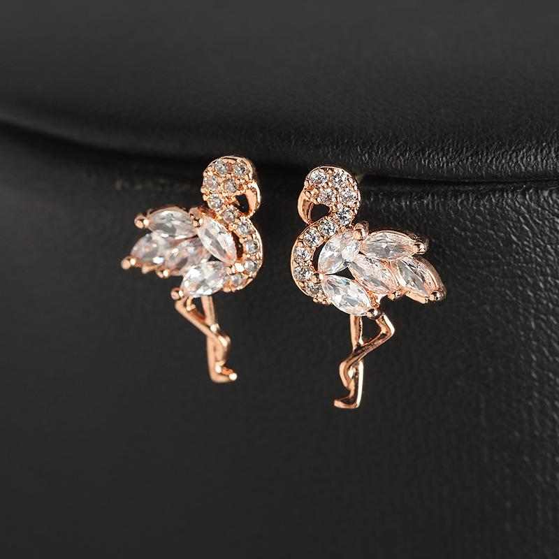 ピアス レディース ダチョウ モチーフ 煌めく ジルコニア ラインストーン ファッション 上品 シンプル エレガント スタッドピアス イヤリング 普段使い お出かけ パーティー ゴールド シルバー ローズゴールド 銅製 アクセサリー