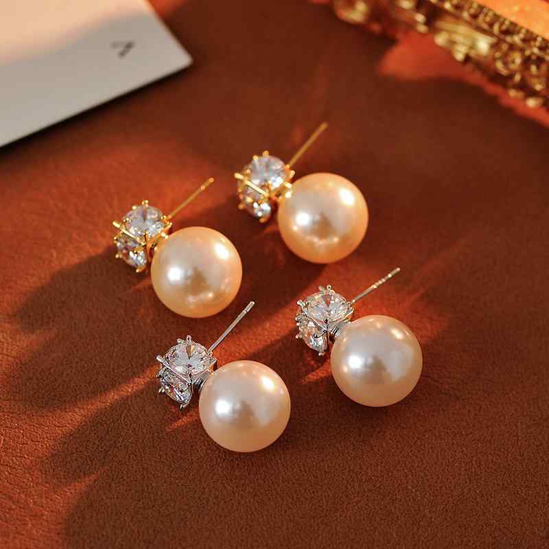 ピアス レディース フレンチ 真多麻パール グレー オフホワイト ジルコニア 大粒パール 銅合金 電気メッキ加工 幾何学模様 軽やか 上品 個性的 高級感 エレガント きれいめ オフィス カジュアル 普段使い 秋冬