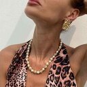 ピアス レディース 欧米風 大ぶり 存在感 メタル リキッド 凹凸 立体感 不規則 アシンメトリー 変形 しわ加工 幾何学 スタッド 電気メッキ加工 春夏