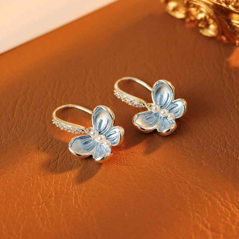 ピアス イヤリング 蝶 バタフライ 宮廷風 エナメル 七宝焼き パール ドロップ 揺れる 繊細 上品 個性的 銅合金製 電気メッキ加工 ピンク ブルー 新チャイニーズスタイル ファッション