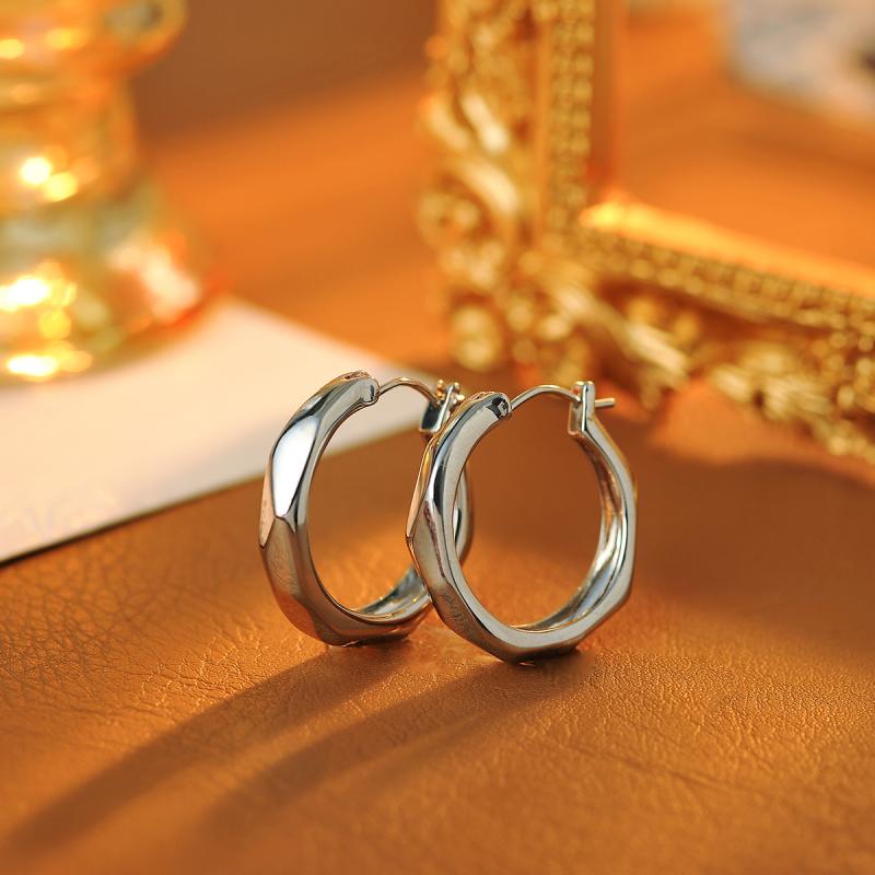 ピアス レディース シルバー 合金 菱形 幾何学模様 線デザイン 気品 スタッドピアス 上品 高級感 軽やかラグジュアリー 個性的 デイリーユース 電気メッキ加工 ファッション 通勤 普段使い 春夏