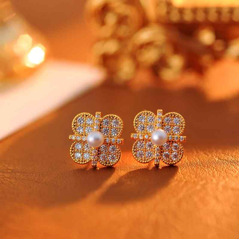 ピアス イヤリング レディース 女性用 四つ葉のクローバー リーフ ジルコニア 個性的なデザイン 高級感 ライトラグジュアリー 上品 エレガント 清楚 フェミニン 韓国風 合金 アクセサリー