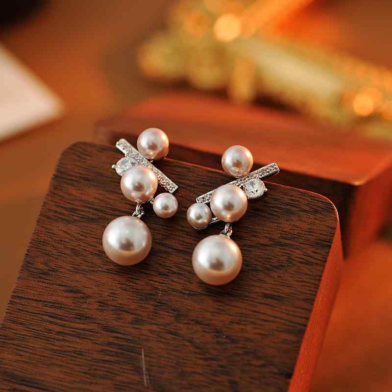 ピアス レディース パール 純銀製 個性的 ユニーク 高見え 高級感 スタッドピアス 上品 エレガント ラインデザイン 普段使い お出かけ フォーマル 韓国風 淡色系 ファッション アクセサリー