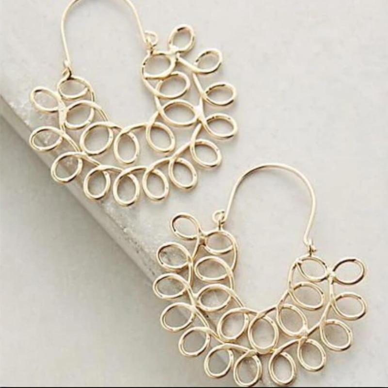 耳飾り レディース レトロ クラシック アンティーク 透かし彫り 花柄 欧米風 インスタ映え 幾何学 扇形 エスニック ボヘミアン ピアス 合金製 金色 ゴールド 電気メッキ加工 円形 春夏