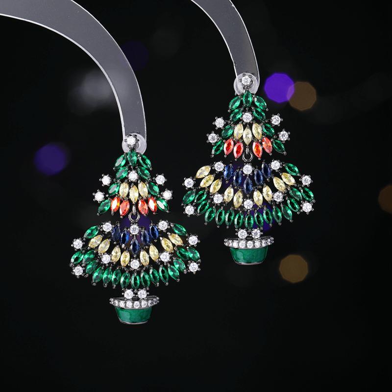 イヤリング レディース 冬 クリスマスツリーモチーフ 高級感 重厚感 カラージルコニア 華やか 祝祭感 ..
