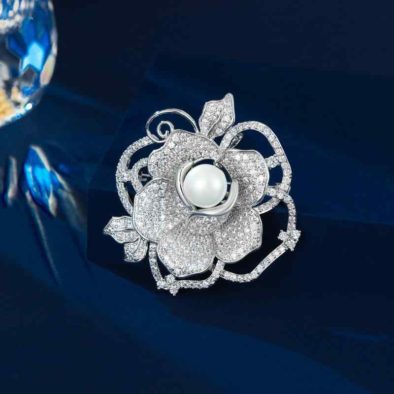 ブローチ レディース 韓国風 豪華 エレガント 高級感 秋冬 アクセサリー ジルコニア 埋め込み バラ ツバキ 花 銅製 シルバー 結婚式 パーティー フォーマル 通勤 普段使い ストール留め ライトラグジュアリー