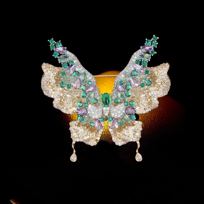 ブローチ レディース フレンチスタイル ジルコニア 蝶 バタフライ マイクロセッティング 高級感 エレガ..