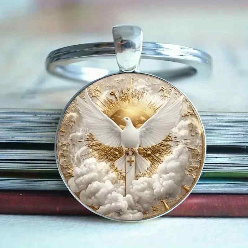 キーホルダー かわいい 白い鳩柄 タイムジェム 亜鉛合金製 ペンダントチャーム ファッション小物 バッグアクセサリー 上品なデザイン 普段使い プレゼント