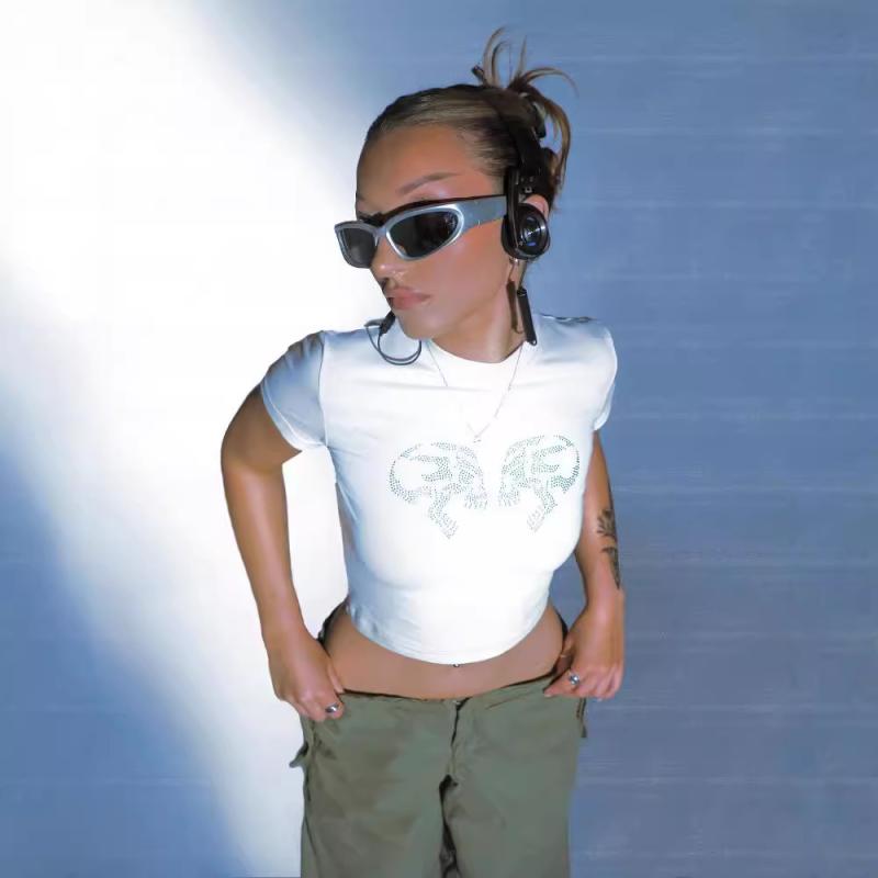 Tシャツ レディース 春夏 ストリートファッション スカルプリント ラインストーン ショート丈 スリムフ..