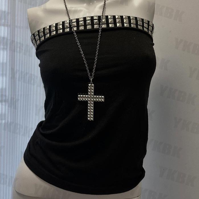 ・対象性別: 女性・対象年齢: 成人・スタイル: ストリートカジュアル、欧米風、セクシーギャル・フィット: スリム・丈: ショート・ショルダーストラップ: ストラップレス・柄: 3D効果・デザイン要素: スタッズ・主な素材: ポリエステル・...