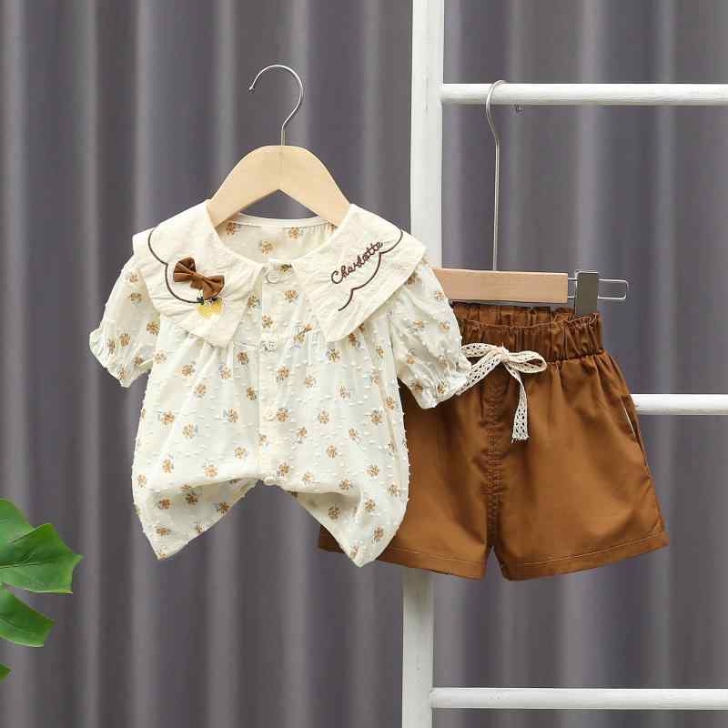 キッズ 女の子 半袖トップス ショートパンツ 上下セット 2点セット 小花柄 蝶々プリント 綿素材 薄手 涼しい 柔らかな肌触り 韓国風 おしゃれ カジュアル 普段使い 夏 サマー ブラウン