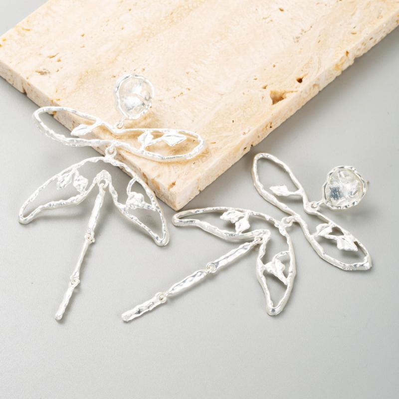 ピアス レディース トンボ 動物モチーフ ロング ドロップ 合金製 電気メッキ加工 高級感 欧米風 カジュ..