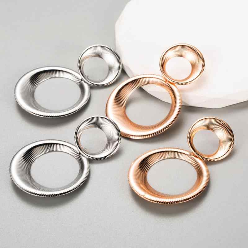 イヤリング レディース 欧米風 おしゃれ 大ぶり 合金 サークル 丸型 フープ レトロ エレガント 高級感 ゴールド シルバー 電気メッキ加工