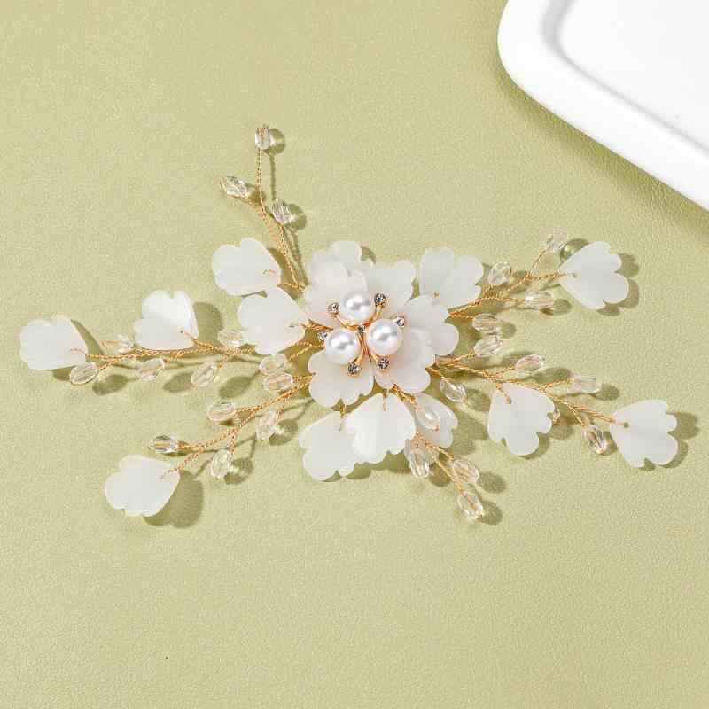 ブローチ レディース ハンドメイド 銅線製 クリスタル 雪の結晶 パール ゴールド 上品 優雅 高級感 結婚式 パーティー フォーマル ギフト アクセサリー(x3)