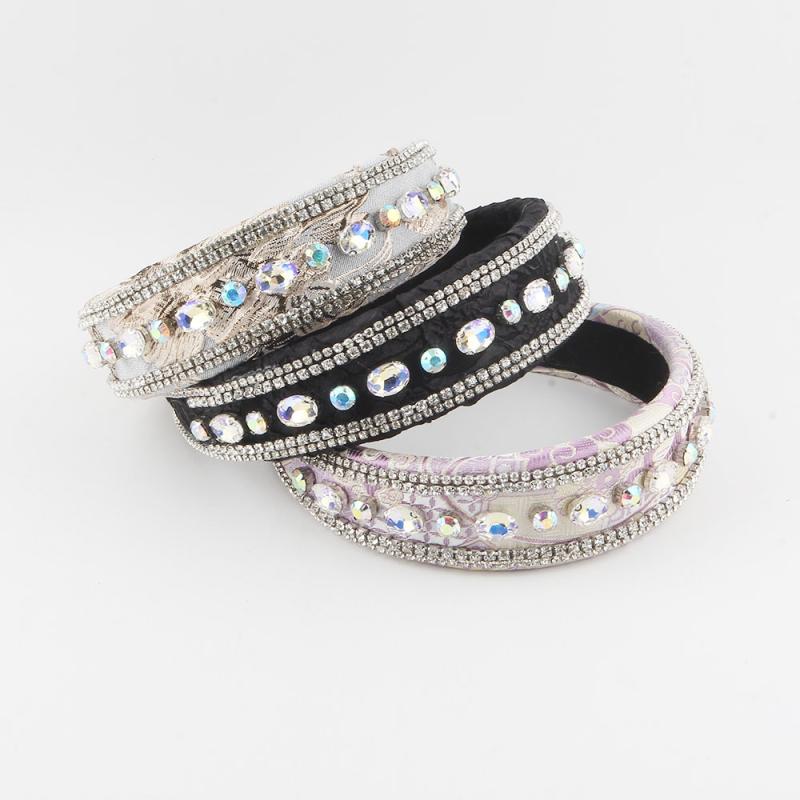 ・主な素材: 布 ・加工: ラインストーン装飾 ・カラー展開: A、B、C、D ・スタイル: ライトラグジュアリー ・デザイン: オリジナルデザイン ・カテゴリ: ヘアアクセサリー ・対象: レディース ・モチーフ: 幾何学