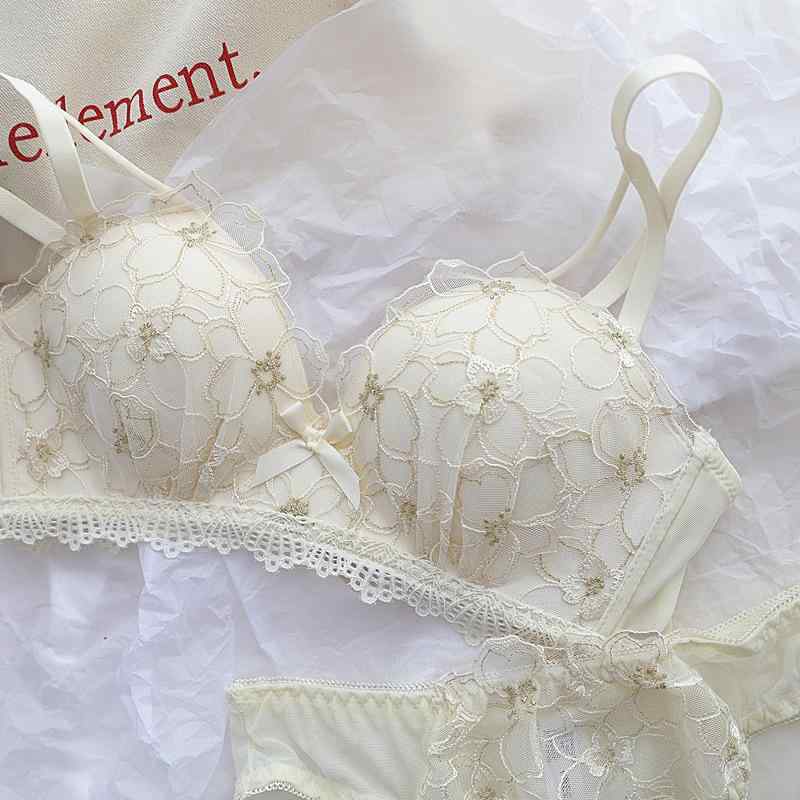 ブラジャー レディース ノンワイヤー 脇肉スッキリ 寄せ上げ 補正下着 谷間メイク 快適美胸 ワイヤレス..