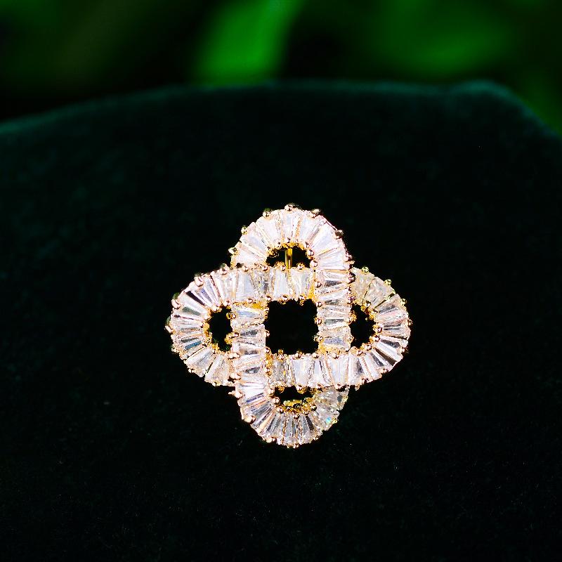 ブローチ ユニセックス 幾何学模様 ジオメトリック リングモチーフ かわいい おしゃれ エレガント 銅製 ゴールド 電気メッキ加工 ピンブローチ アクセサリー 襟元 袖口 ジャケット ワンポイント 普段使い