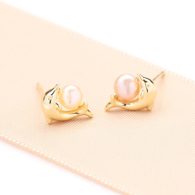 ピアス レディース 女性用 かわいい シンプル 銅製 金メッキ イルカモチーフ スタッドピアス 小ぶり プチ 天然淡水パール S925銀針 デイリー 普段使い カジュアル コーデしやすい