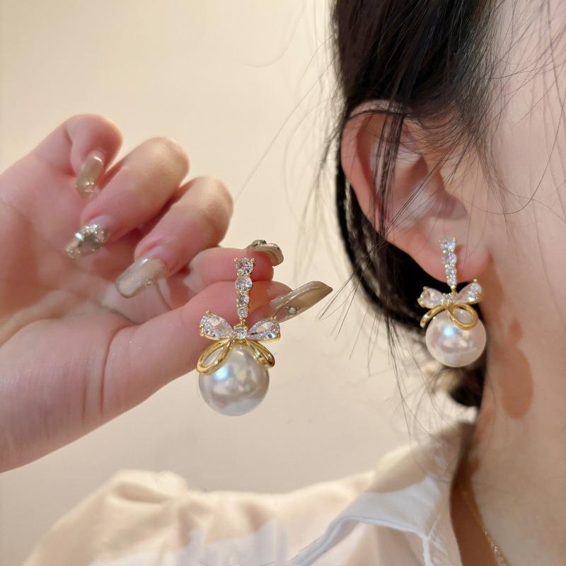 耳飾り レディース 日韓風 リボン 蝶結び パール パール ライトラグジュアリー 高級感 ジルコニア S925銀針 ゴールド 春夏 個性派デザイン トレンド ピアス イヤリング