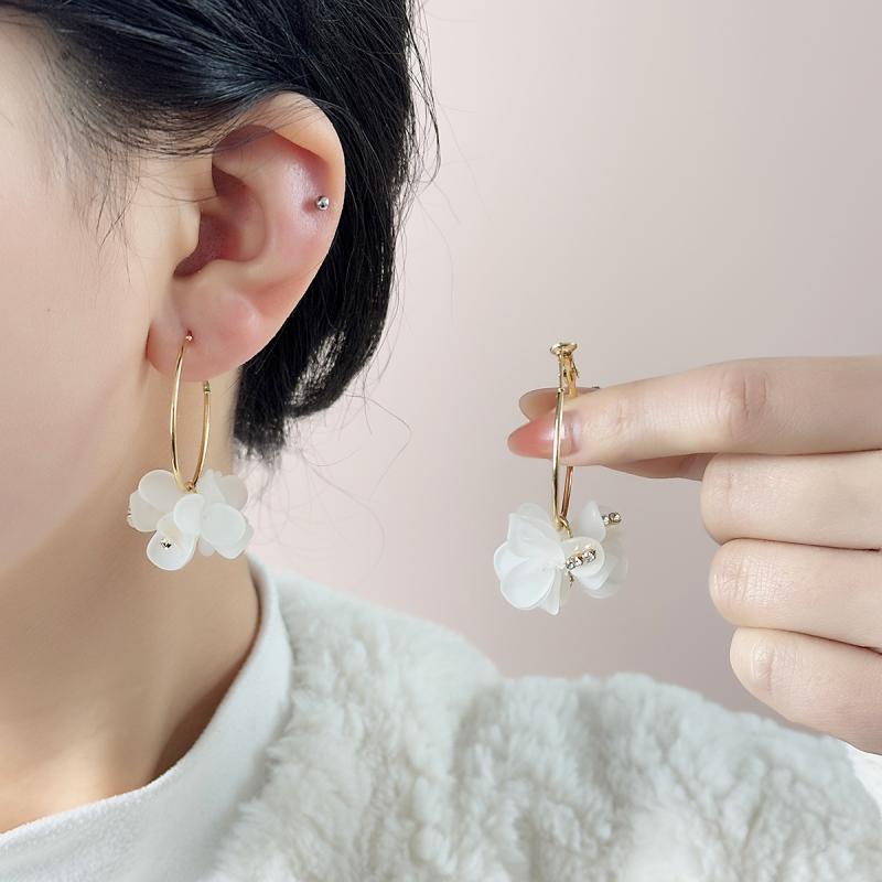 ピアス レディース 春夏 花 フラワーモチーフ 合金製 電気メッキ加工 幾何学模様 かわいい 上品 おしゃ..