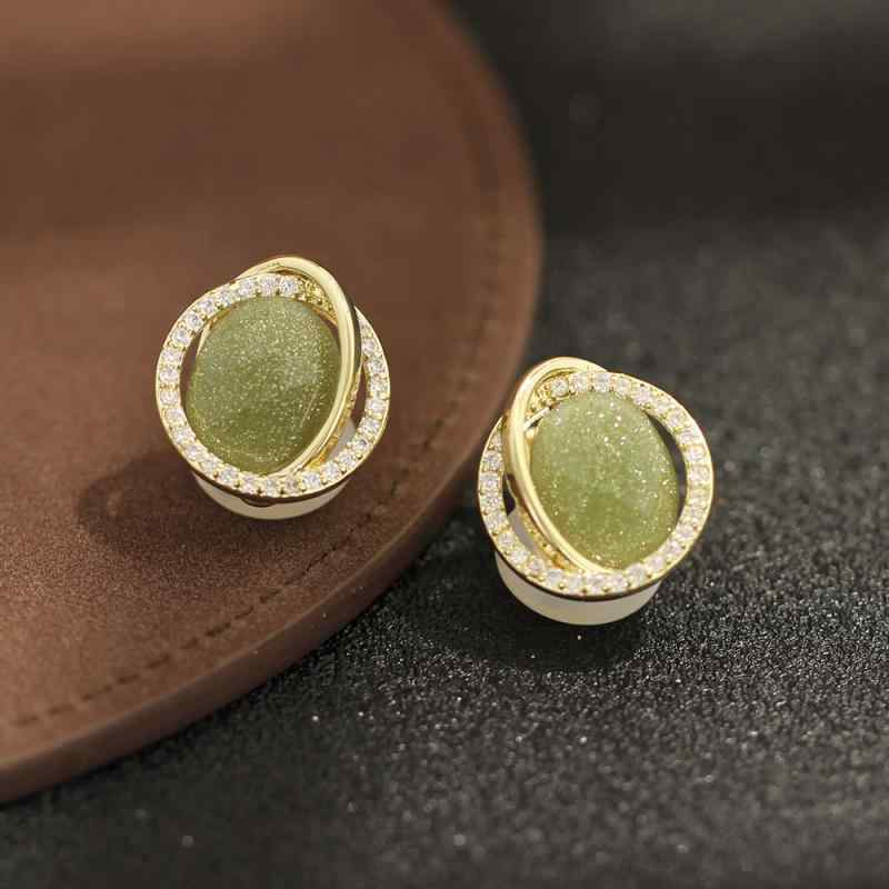 イヤリング レディース 韓国風 かわいい 普段使い オフィス カジュアル 2色 樹脂素材 銅製 楕円 幾何学 ゴールド 金メッキ ストーン付き ノンホール 耳クリップ 上品 華やか