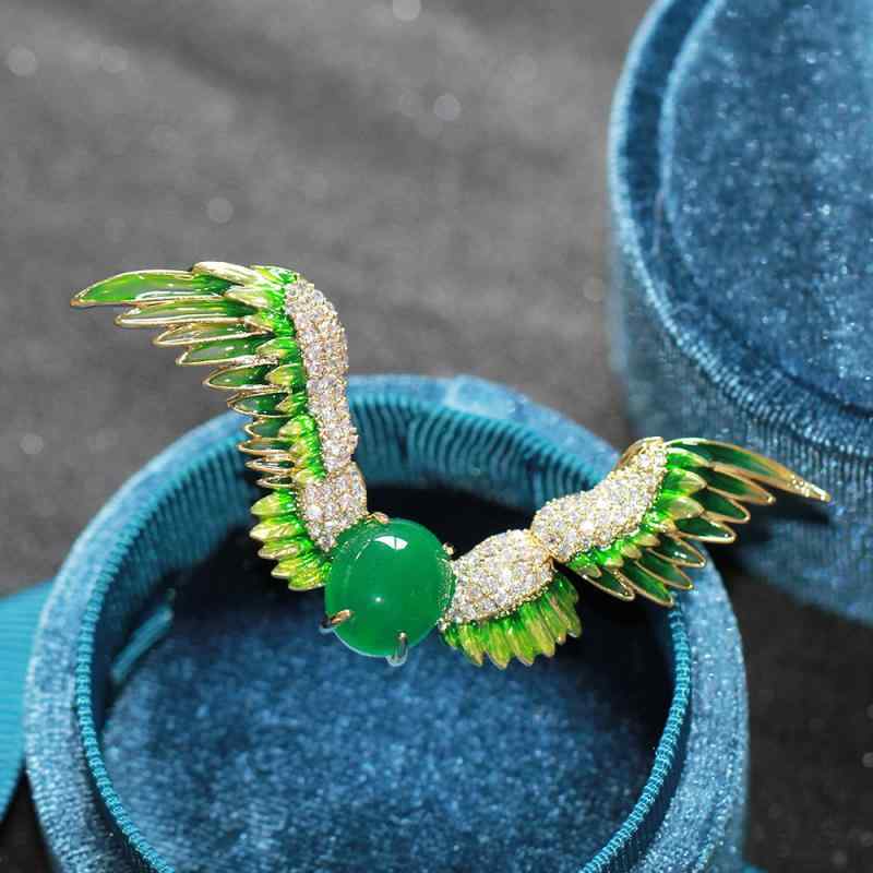 ブローチ 男女兼用 ユニセックス 個性的 緑 紫 レジン 天使の翼 エンジェルウィング 高級感 真鍮製 ゴ..