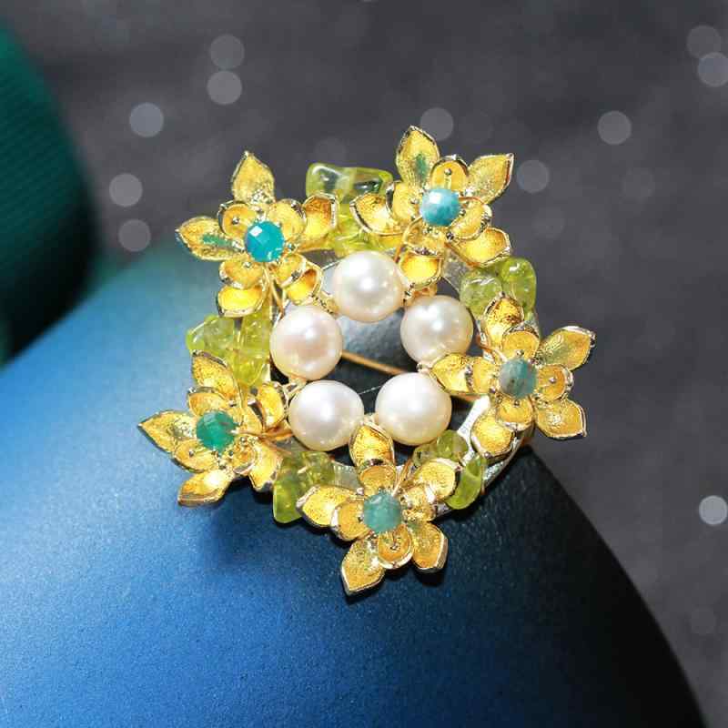 ブローチ レディース 女性用 高級感 レトロ 天然淡水パール 蓮の花 花モチーフ 上品 エレガント 銅製 金色 電気メッキ加工 襟元留め 結婚式 フォーマル