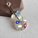 ブローチ 男女兼用 透かし彫り キャッツアイ ギターデザイン レトロ 楽器 カレッジ風 ピン スーツ カーディガン ジャケット おしゃれ ファッション小物 アクセサリー 合金製