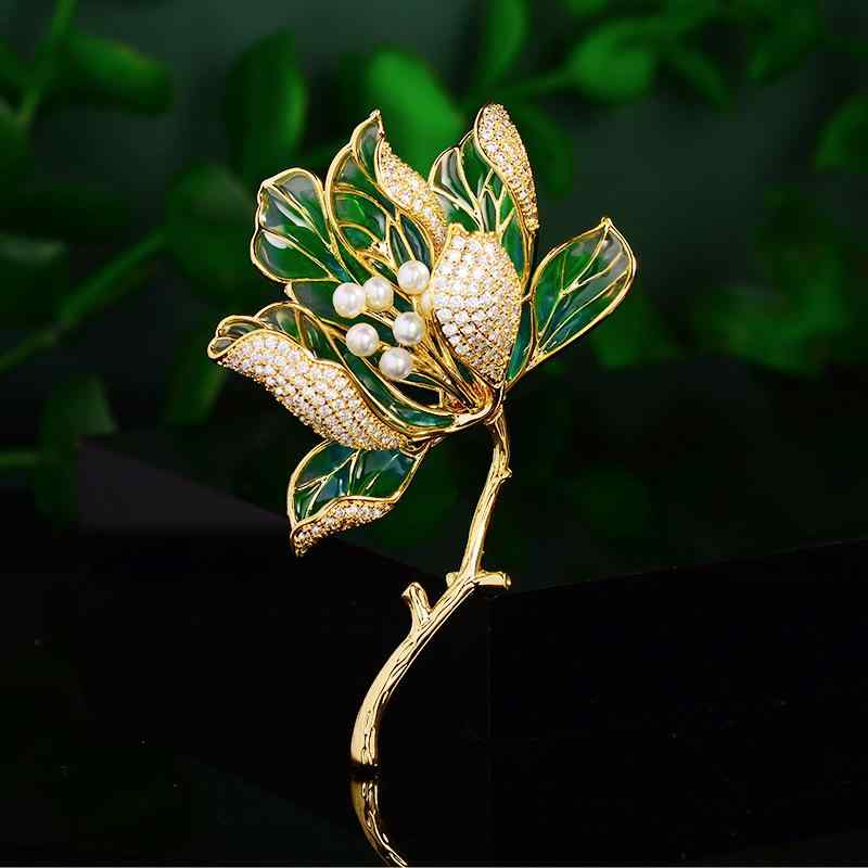 ブローチ レディース 花 芙蓉 リーフ 銅 ジルコニア エレガント 高級感 華やか 上品 ファッション 通勤 フォーマル アクセサリー グリーン パープル 電気メッキ