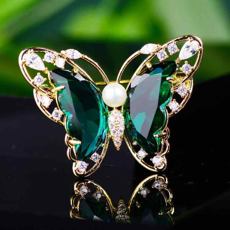 ブローチ レディース 韓国ファッション クリスタル 蝶々 淡水パール ジルコニア 銅製 スーツ セーター コート ジャケット フォーマル 普段使い 高級感 アクセサリー