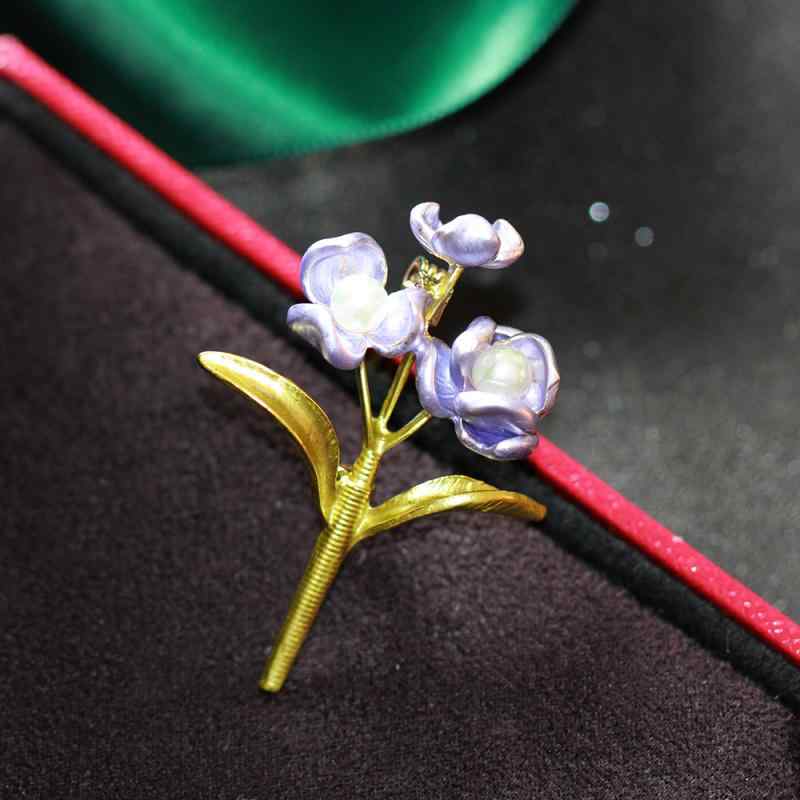 ブローチ レディース 女性用 カメリア ローズ 花束 フラワー ゴールドカラー 金メッキ エナメル加工 樹脂 3色 ピンク 黄色 紫 上品 エレガント 華やか フォーマル カジュアル アクセサリー 結婚式 卒業式 入学式 パーティー 普段使い