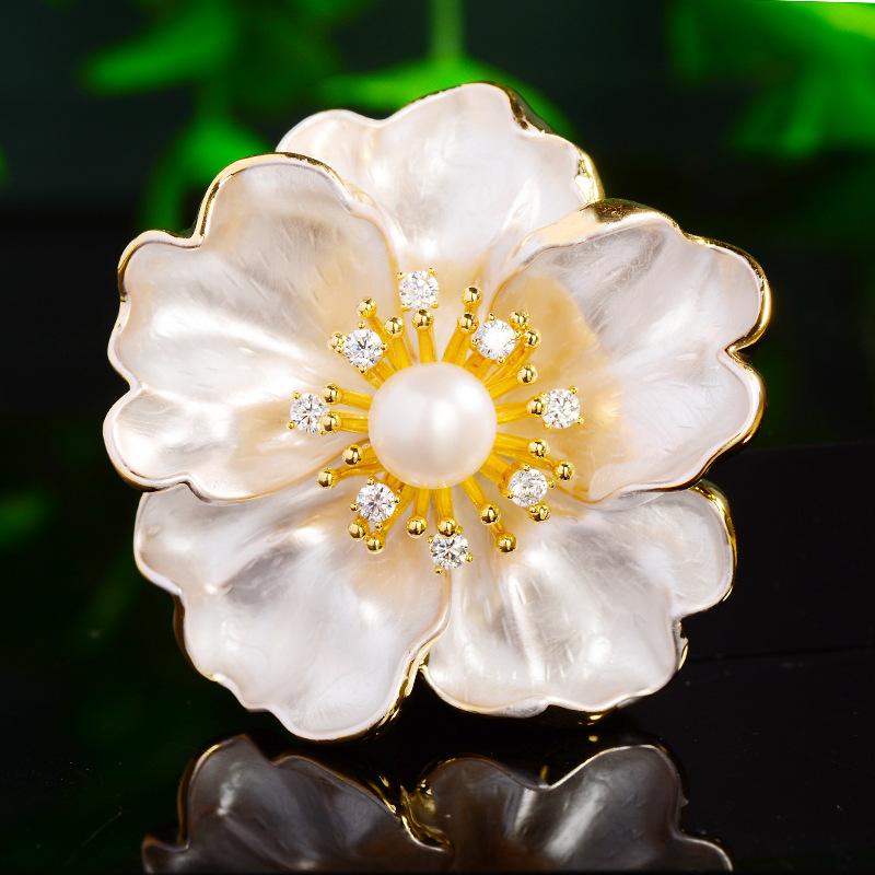 ブローチ レディース カメリア 淡水パール ジルコニア 銅製 花形 フラワーモチーフ ホワイト ピンク系 ..