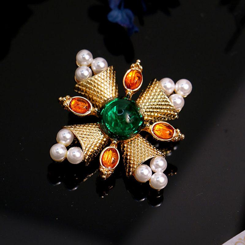 ブローチ レディース 彫刻デザイン クロス パール 模造ガラス マルチカラーストーン 合金製 高級感 エ..