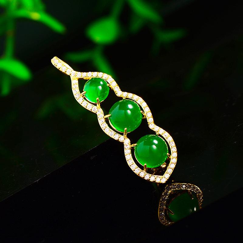 ブローチ レディース 女性用 個性的 トレンド おしゃれ ジルコニア装飾 グリーンピースモチーフ アクセ..