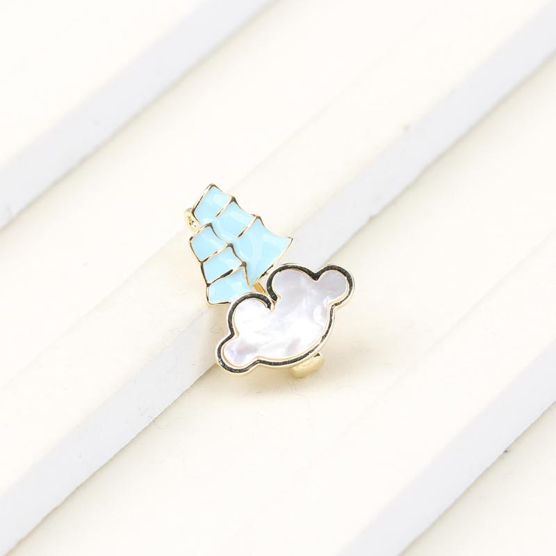 ブローチ 男女兼用 上品 エレガント シンプル 天然白蝶貝 彫刻 雲 ヨット 帆船 エナメル 電気メッキ加..