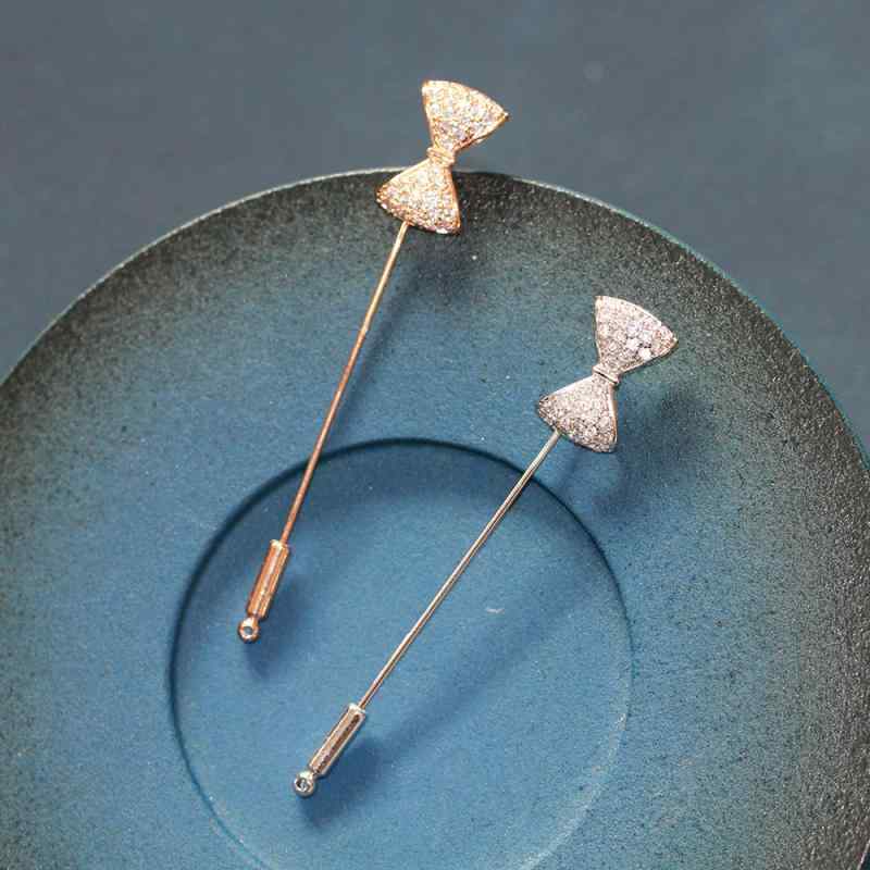 ブローチ レディース 女性用 韓国風 かわいい ラインストーン リボン ゴールド シルバー 2色 谷間隠し 胸元開き防止 銅製 カーディガン ストールピン