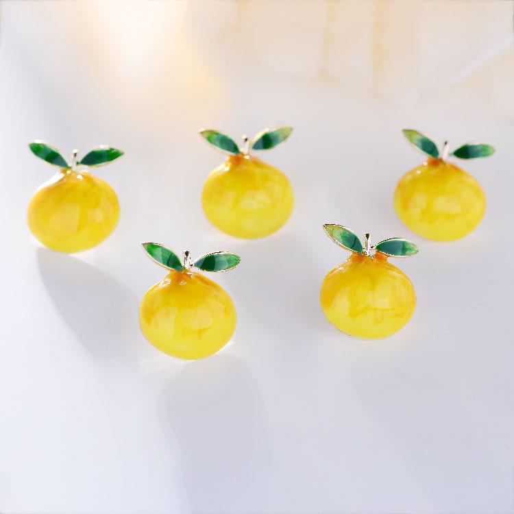 ピンブローチ レディース 韓国風 ゆずモチーフ かわいい 七宝焼き 電気メッキ加工 銅製 イエロー 胸元..