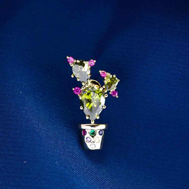 ブローチ レディース 日韓系 かわいい サボテンモチーフ エレガント 露出防止 Vネック襟元 ジルコニア ..