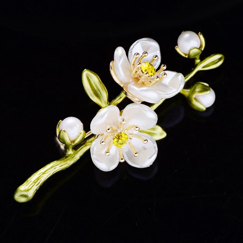 ブローチ レディース 植物 花 リーフ エレガント 上品 高級感 ナチュラルスタイル ゴールドカラー 真鍮 普段使い オフィス フォーマル パーティー 結婚式 入学式 卒業式 アクセサリー プレゼント ギフト