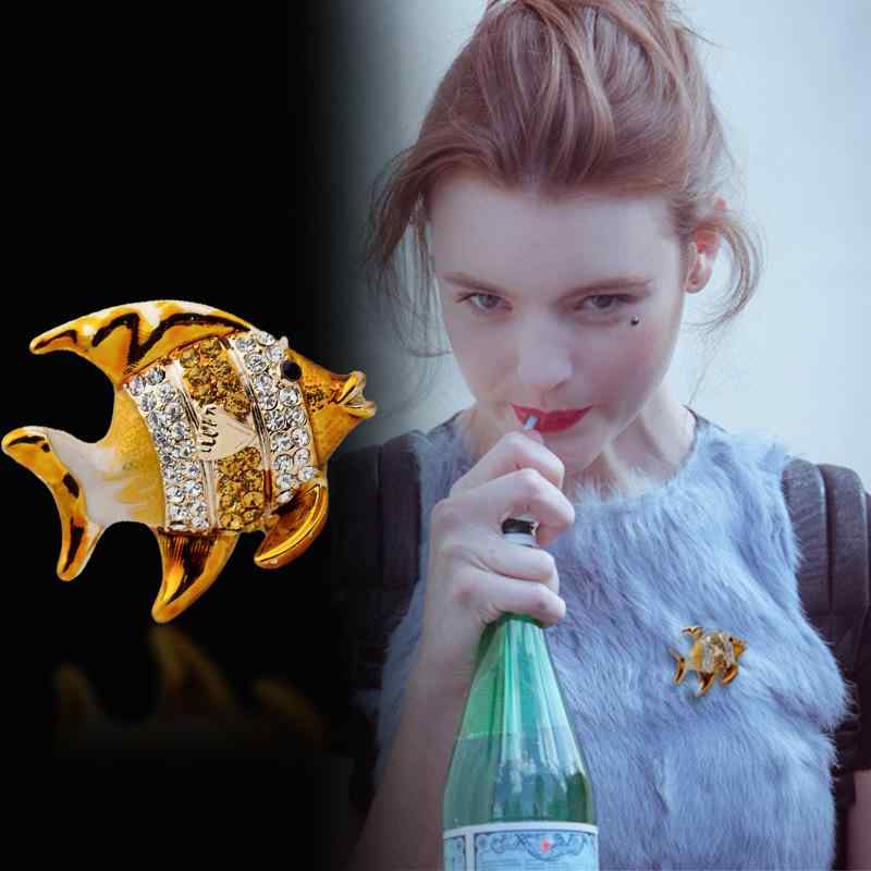 ブローチ ユニセックス 合金製 エナメル加工 かわいい キャラクター マリン 熱帯魚 金魚 ワンポイント ピン 普段使い カジュアル おしゃれ 上品 プレゼント 金色 ブルー イエロー ブラック