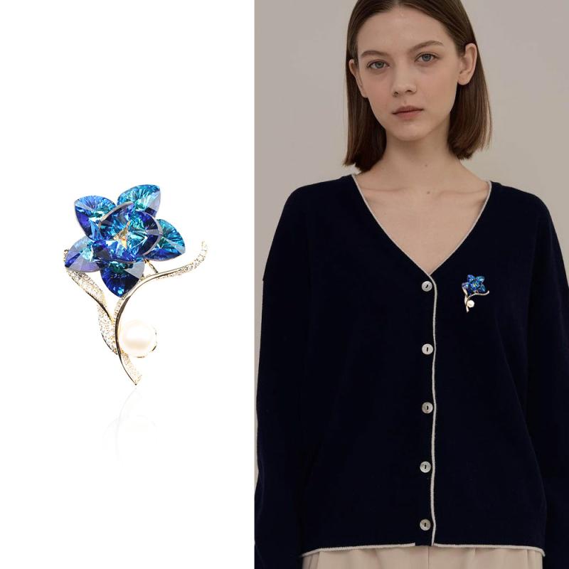 ブローチ レディース ブルー クリスタル 天然パール パール 高級感 上品 エレガント シンプル 金メッキ ゴールド フラワー 花束 フォーマル パーティー